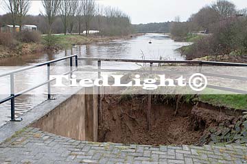 spoelgat stuw Archem